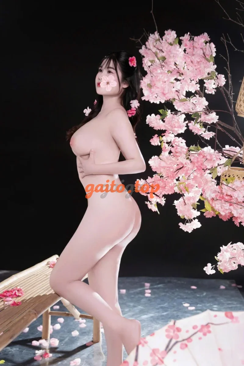 Tuyết Nhi:HÀNG SIÊU NGON, DA TRẮNG , DÁNG XINH BÚ LIẾM CỰC PHÊ
