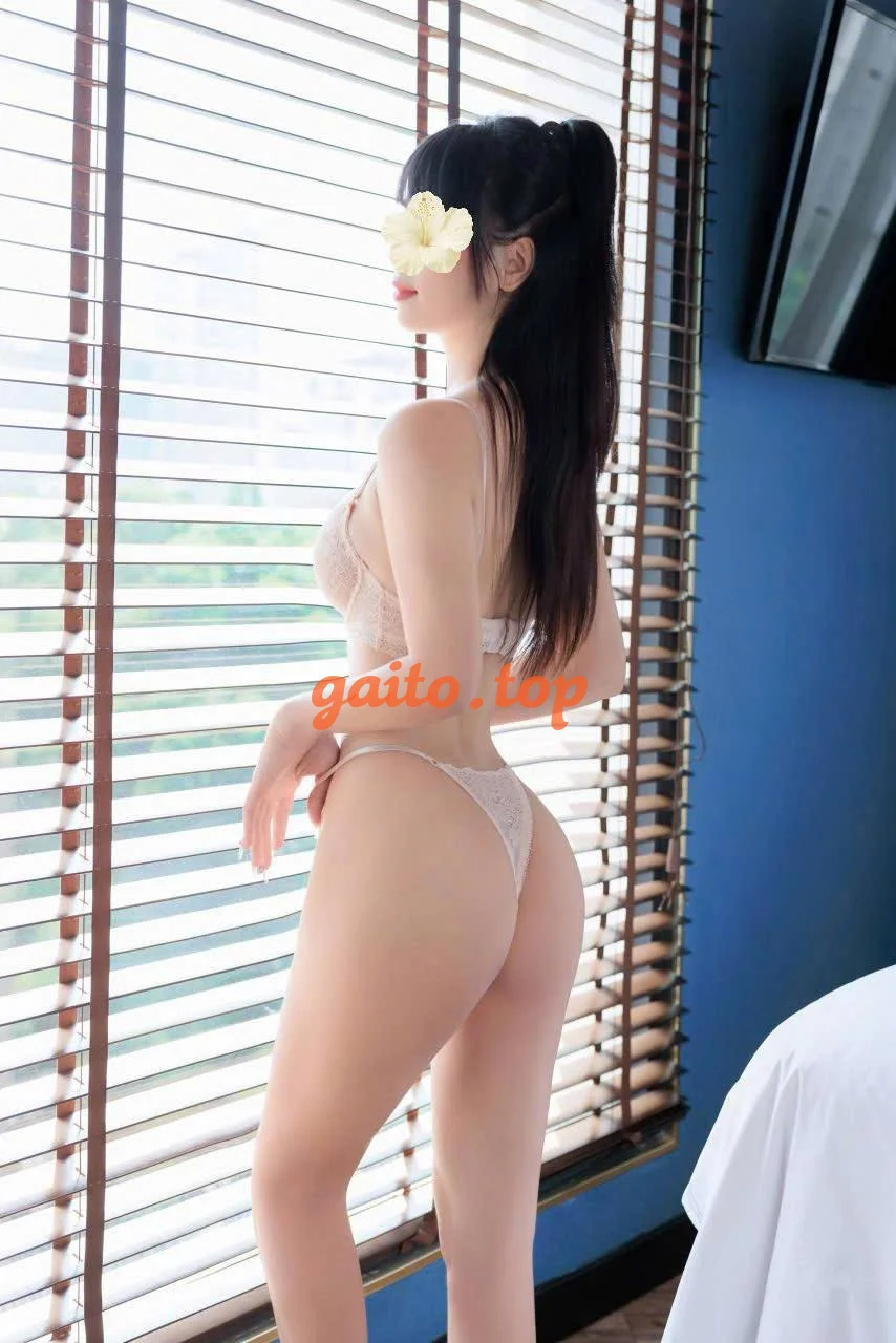 MINH CHÂU - GÁI XINH DA TRẮNG, LÀM TÌNH HẾT MÌNH